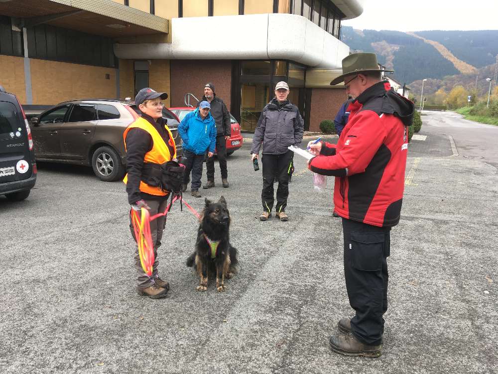 Daniela Westheide nimmt ihren Trailauftrag entgegen 002